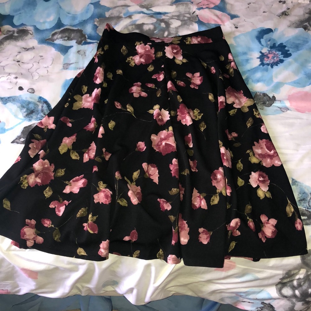 Silhouette NYC Skirt NEW